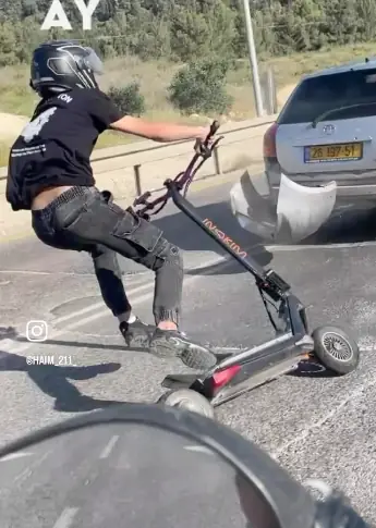 סטאנט קורקינט בכביש סגור